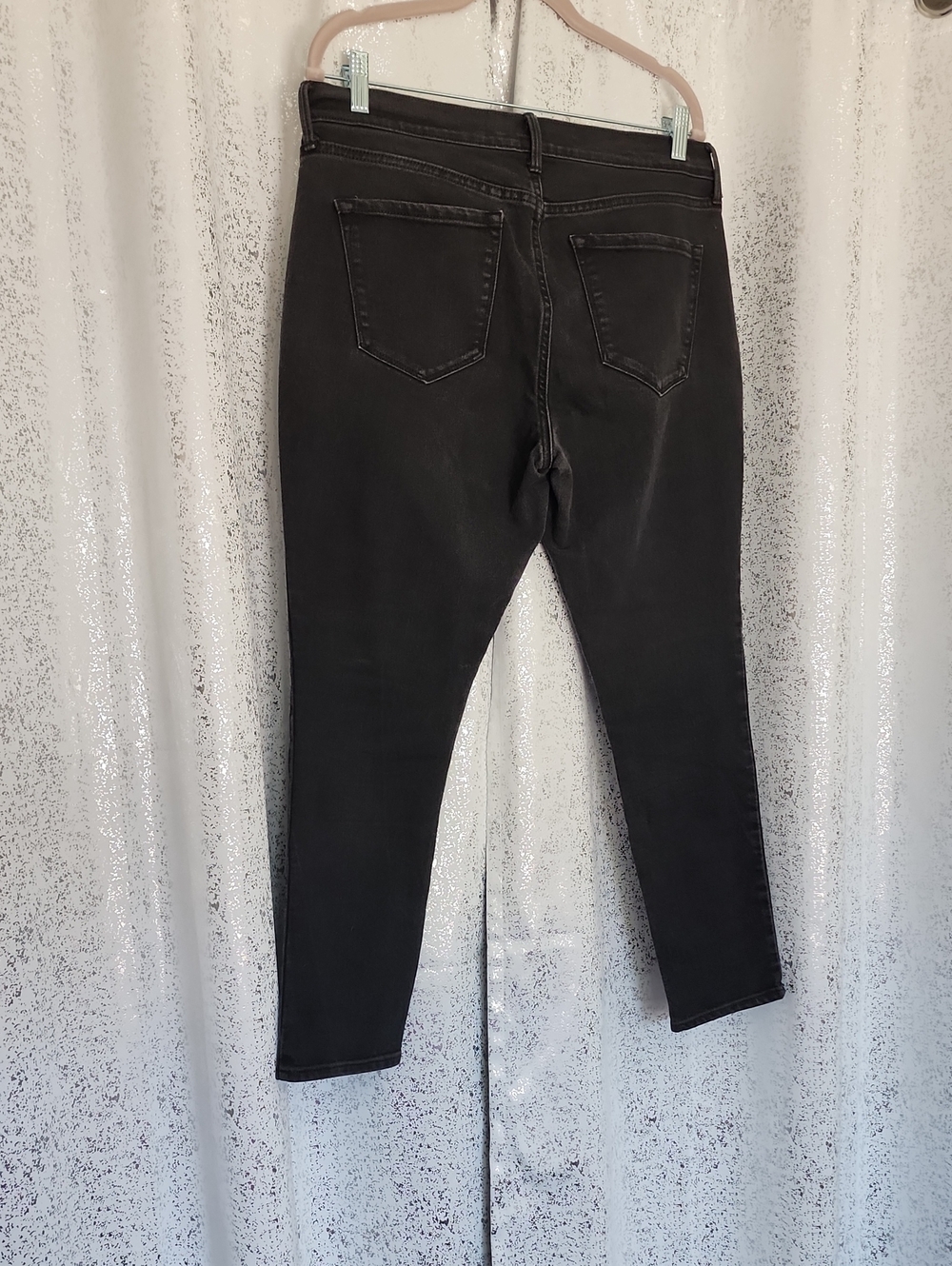 Flash Sale! "Old Navy" Curvy Skinny Jeans (Short) 🖤